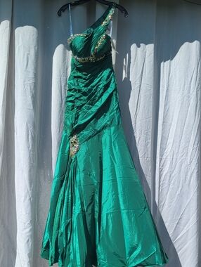 Party Time Formals One-Shoulder Emerald Green Evening Gown